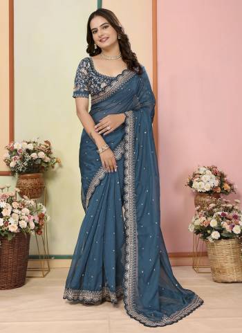 Attractive These Fastival Saree in Fine Colored.These Saree Are Organza And Blouse is Art Silk Fabricated.Its Beautified With Designer Embroidery Work.