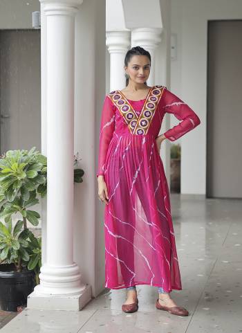 Garb These Beautiful Looking Readymade Long Kurti.These Kurti is Fabricated On Faux Georgette.Its Beautified With Laheriya Printed Designer,Kutchi Patch Work.