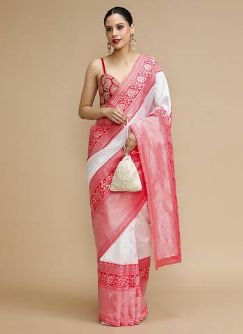 Looking These Party Wear Saree in Fine Colored.These Saree is Fabricated On Lichi Silk Pair With Lichi Silk Blouse.Its Beautified Wevon Jacquard Designer.