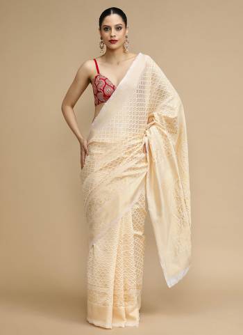 Looking These Party Wear Saree in Fine Colored.These Saree is Fabricated On Lichi Silk Pair With Lichi Silk Blouse.Its Beautified Wevon Jacquard Designer.