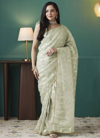 Garb These Party Wear Ready To Wear Saree in Fine Colored.These Saree Are Organza And Blouse is Organza Fabricated.Its Beautified With Solid Designer Foil Printed With Lace Border.