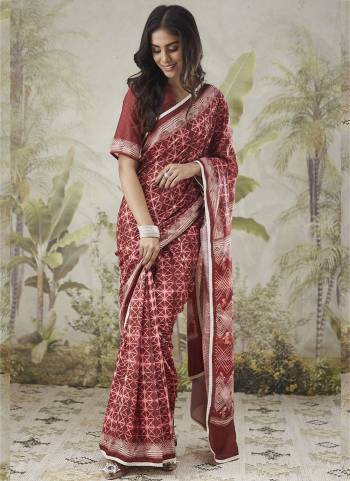 Garb These Party Wear Ready To Wear Saree in Fine Colored.These Saree Are Muslin And Blouse is Muslin Fabricated.Its Beautified With Designer Printed With Lace Border.