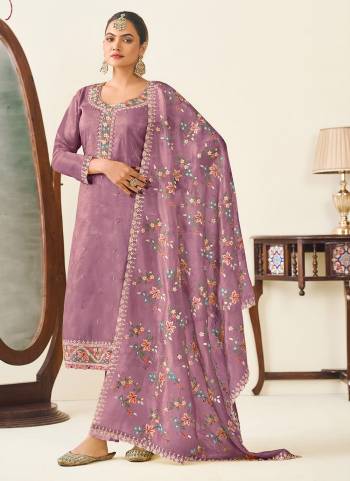 Attrective Looking These Salwar Suit in Fine Colored Pair With Bottom And Dupatta.These Top And Dupatta Are Fabricated On Gold Crush Silk Pair With Dull Santoon Bottom.Its Beautified With Designer Multy Thread Embroidery Work.