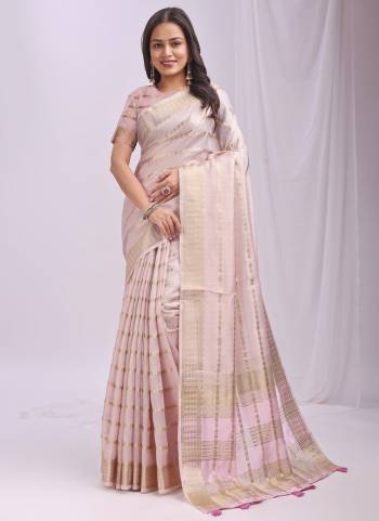 Garb These Fastive And Party Wear Saree in Fine Colored.These Saree And Blouse is Fabricated On Organza.Its Beautified With Wevon Designer.