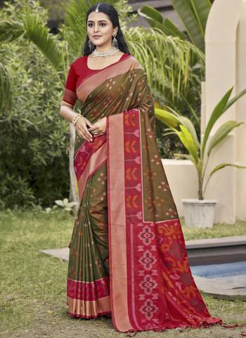 Looking These Fastive And Party Wear Saree in Fine Colored.These Saree And Blouse is Fabricated On Pochampalli Silk.Its Beautified With Wevon Designer.