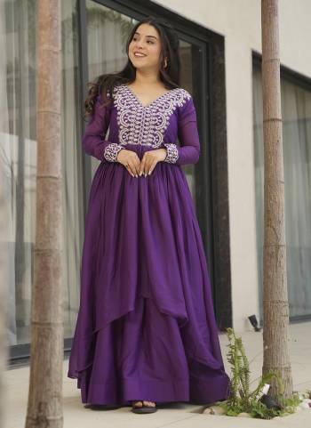  Looking These Beautiful Looking Readymade Long Gown.These Gown is Fabricated On Star Georgette.Its Beautified With Designer Beads,Sequance Embroidery Work.