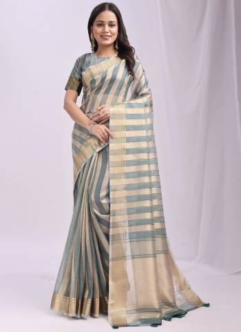 Looking These Fastive And Party Wear Saree in Fine Colored.These Saree And Blouse is Fabricated On Organza.Its Beautified With Weavon Patta Designer.