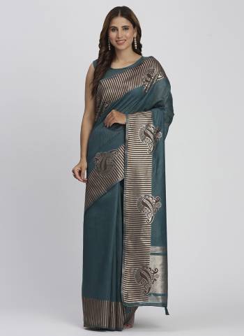 Looking These Fastive And Party Wear Saree in Fine Colored.These Saree And Blouse is Fabricated On Linen Cotton.Its Beautified With Weavon Galla Border Pallu Designer.