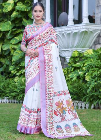 Garb These Fastive Saree in Fine Colored.These Saree Are Linen Cotton And Blouse is Fabricated On Linen Cotton Pair.Its Beautified With Wevon Jari Border With Designer Digital Printed.