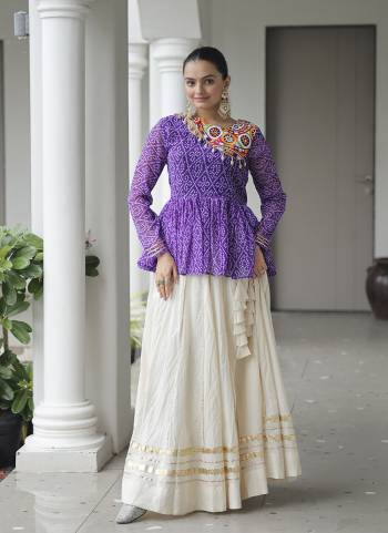 Looking These Navratri special Lehenga Choli in Fine Colored. These Lehenga Are Kora Cotton And Blouse Are Fabricated On Georgette Fabriced. It is Beautified With Designer Bandhani Printed With Traditional Kutchi Patch Work.