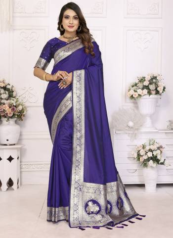 Attractive These Festive Wear Saree in Fine Colored.These Saree And Blouse is Fabricated On Banarasi Silk.Its Beautified With Weaving Jacquard Galla Designer.