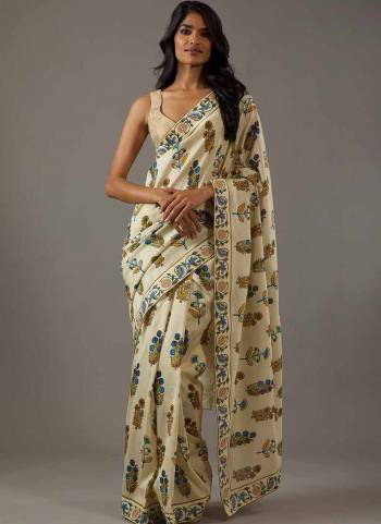 Garb These Party Wear Saree in Fine Colored.These Saree Are Bright Moss And Blouse is Fabricated On Bright Moss Pair.Its Beautified With Designer Digital Printed.