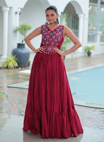 Garb These Beautiful Navratri Wear Readymade Long Gown.These Gown is Fabricated On Rayon.Its Beautified With Designer Kutchi Gamthi Embroidery Work.