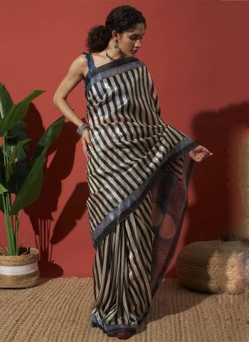 Attrective These Party Wear Saree in Fine Colored.These Saree And Blouse is Fabricated On Tissue.Its Beautified With Designer Digital Printed.