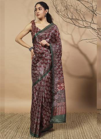 Attrective These Party Wear Saree in Fine Colored.These Saree And Blouse is Fabricated On Tissue.Its Beautified With Designer Digital Printed.