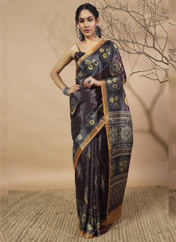 Attrective These Party Wear Saree in Fine Colored.These Saree And Blouse is Fabricated On Tissue.Its Beautified With Designer Digital Printed.
