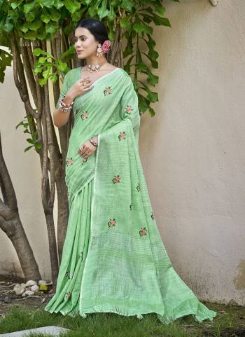 Garb These Fastive And Party Wear Saree in Fine Colored.These Saree And Blouse is Fabricated On Linen.Its Beautified With Wevon Palu Border Designer With Thread Embroidery Work.