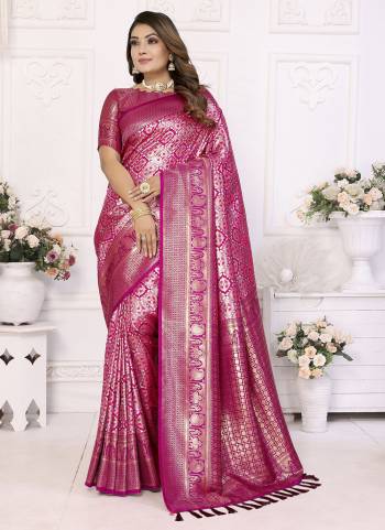 Garb These Festivel,Party Wear Saree in Fine Colored.These Saree And Blouse is Fabricated On Banarasi Silk.Its Beautified With Woven Rich Pallu Heavy Designer.