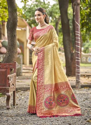 Garb These Fastivel And Party Wear Saree in Fine Colored.These Saree And Blouse is Fabricated On Kanjivaram Silk.Its Beautified With Woven Palu Border Designer.
