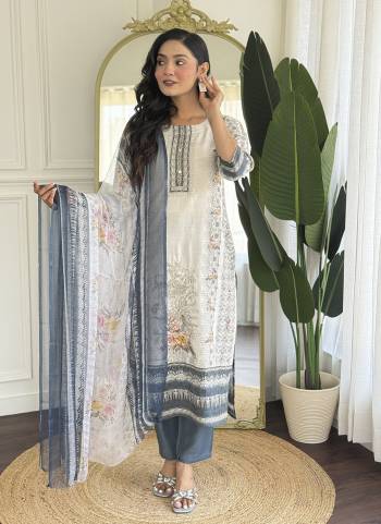 Attractive These Suit in Fine Colored Pair With Bottom And Dupatta.These Top Are Viscose Modal And Bottom Are Fabricated On Viscose Rayon Pair With Muslin Dupatta.Its Beautified With Designer Printed,Hand Work.