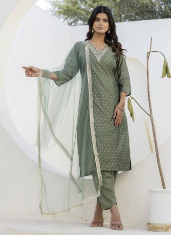 Attractive These Beautiful Readymade Suits With Dupatta.These Suit is Fabricated On Top Are Chanderi Silk And Bottom Are Silk And Net Dupatta .Its Beautified With Designer Embroidery Work.