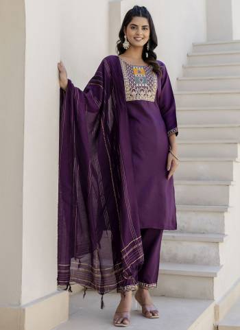Attractive These Beautiful Readymade Suits With Dupatta.These Suit is Fabricated On Top Are Cotton Blend And Bottom Are Cotton Blend And Chanderi Dupatta .Its Beautified With Designer Embroidery Work.