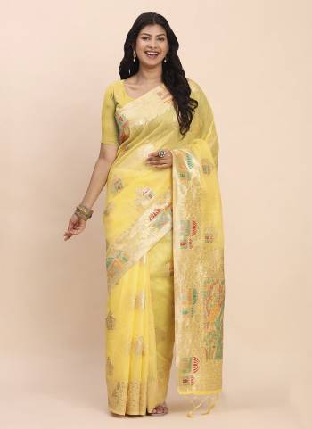 Looking These Fastive And Party Wear Saree in Fine Colored.These Saree And Blouse is Fabricated On Linen Cotton.Its Beautified With Woven Jacquard Designer.