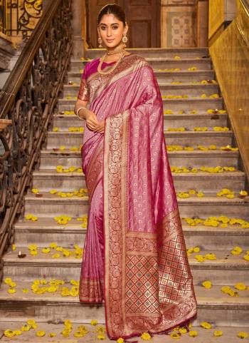 Garb These Fastive And Party Wear Saree in Fine Colored.These Saree And Blouse is Fabricated On Banarasi Silk.Its Beautified With Woven Jacquard Jari Designer.