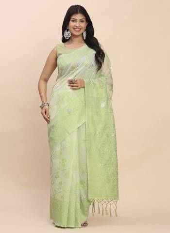 Looking These Fastive And Party Wear Saree in Fine Colored.These Saree And Blouse is Fabricated On Linen Cotton.Its Beautified With Woven Jacquard Designer.