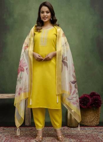 Looking These Beautiful Readymade Suits With Dupatta.These Suit is Fabricated On Top Are Cotton Blend And Bottom Are Cotton Blend And Organza Dupatta .Its Beautified With Designer Embroidery Work With Woven Dupatta.