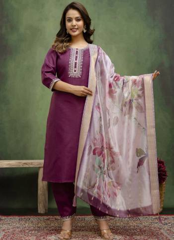 Looking These Beautiful Readymade Suits With Dupatta.These Suit is Fabricated On Top Are Cotton Blend And Bottom Are Cotton Blend And Organza Dupatta .Its Beautified With Designer Embroidery Work With Woven Dupatta.