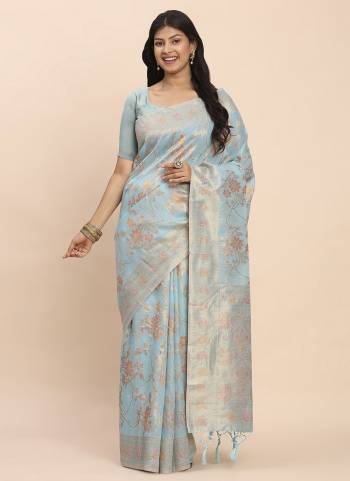 Garb These Fastive And Party Wear Saree in Fine Colored.These Saree And Blouse is Fabricated On Linen Cotton.Its Beautified With Heavy Woven Jacquard Designer.