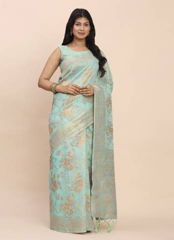 Garb These Fastive And Party Wear Saree in Fine Colored.These Saree And Blouse is Fabricated On Linen Cotton.Its Beautified With Heavy Woven Jacquard Designer.