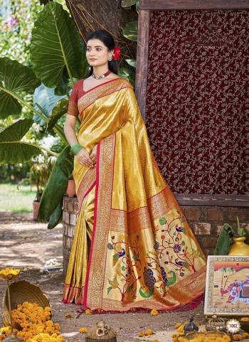 Garb These Fastive And Party Wear Saree in Fine Colored.These Saree And Blouse is Fabricated On Kanjivaram Silk.Its Beautified With Woven Jacquard Designer.