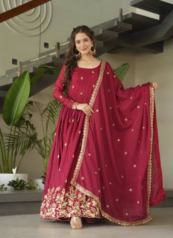 Looking These Beautiful Looking Readymade Long Gown With Dupatta.These Gown And Dupatta is Fabricated On Chinon.Its Beautified With Designer Jari,Sequance Embroidery Work.