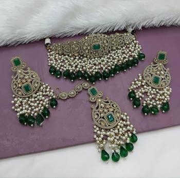 Attrective These Beautifil Colored Chiker Set Necklace.These Choker Set is Come Alloy Material And Beautified With Kundan Stone Work.