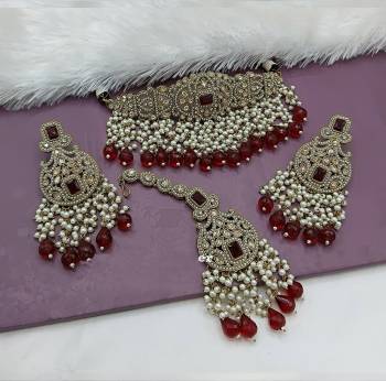 Attrective These Beautifil Colored Chiker Set Necklace.These Choker Set is Come Alloy Material And Beautified With Kundan Stone Work.