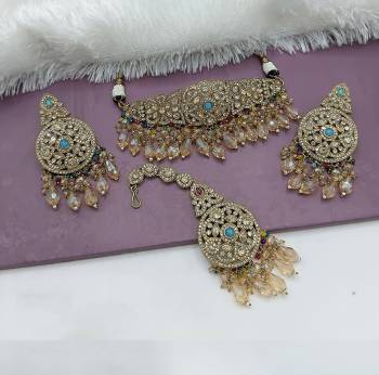 Attrective These Beautifil Colored Chiker Set Necklace.These Choker Set is Come Alloy Material And Beautified With Kundan Stone Work.
