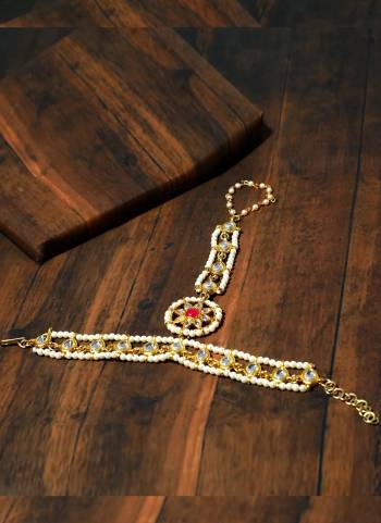 Attrective These Beautifil Colored Hathphool.These Hathphool is Come Brass Material And Beautified With Kundan Stone Work.