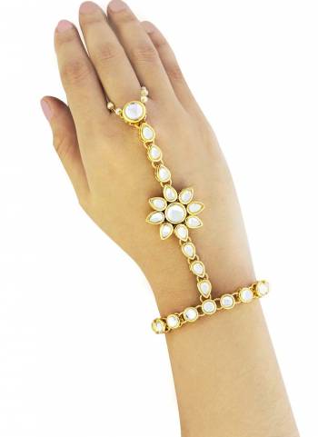 Attrective These Beautifil Colored Hathphool.These Hathphool is Come Brass Material And Beautified With Gold Plated Kundan Pearl Chain Work.