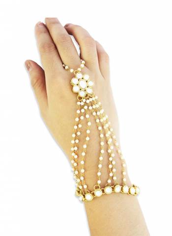 Attrective These Beautifil Colored Hathphool.These Hathphool is Come Brass Material And Beautified With Kundan Pearl Chain Work.
