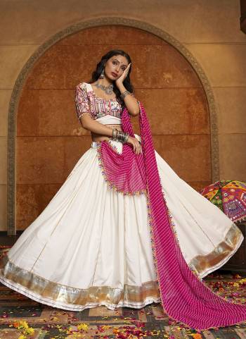 Looking These Navratri Wear Lehenga Choli in Fine Colored.These Lehenga Are Crepe Choli Are Crepe And Dupatta Are Fabricated On Georgette Pair.Its Beautified With Designer Printed With Embroidery Work.
