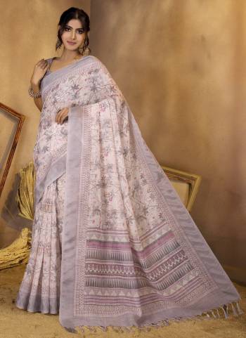 Looking These Fastive And Party Wear Saree in Fine Colored.These Saree And Blouse is Fabricated On Linen Sequions.Its Beautified With Woven Designer Sequance,Printed.