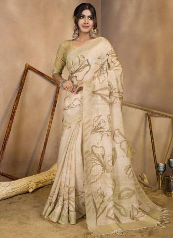 Looking These Fastive And Party Wear Saree in Fine Colored.These Saree And Blouse is Fabricated On Linen Sequions.Its Beautified With Woven Designer Sequance,Printed.