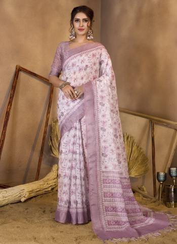 Looking These Fastive And Party Wear Saree in Fine Colored.These Saree And Blouse is Fabricated On Linen Sequions.Its Beautified With Woven Designer Sequance,Printed.