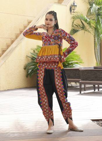 Grab These Beautiful Looking Readymade Navratri Kurti With Bottom.These Kurti And Bottom is Fabricated On Crepe.Its Beautified With Designer Embroidery Work.