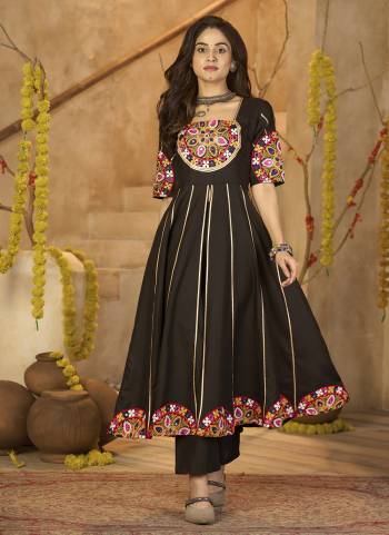 Grab These Beautiful Looking Readymade Navratri Kurti With Bottom.These Kurti And Bottom is Fabricated On Cotton.Its Beautified With Designer Embroidery Work.
