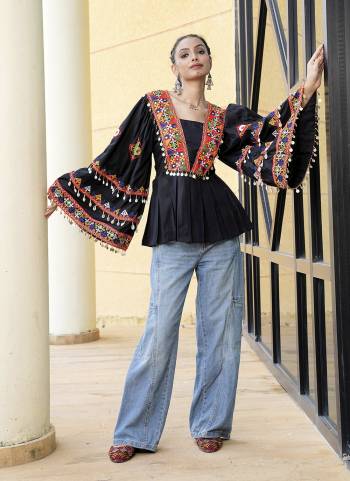 Attractive These Beautiful Looking Readymade Navratri Kurti.These Kurti is Fabricated On Cotton.Its Beautified With Designer Embroidery Work.