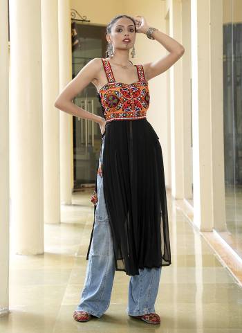 Attractive These Beautiful Looking Readymade Navratri Kurti.These Kurti is Fabricated On Georgette.Its Beautified With Designer Embroidery Work.