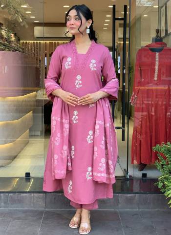 Garb These Suit in Fine Colored Pair With Bottom And Dupatta.These Top And Bottom Are Fabricated On Cotton Pair With PC Cotton Dupatta.Its Beautified With Designer Embroidery Work,Printed Dupatta.